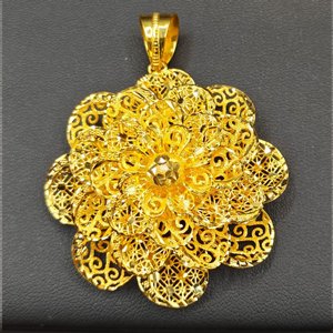   21  21K Gold Pendants